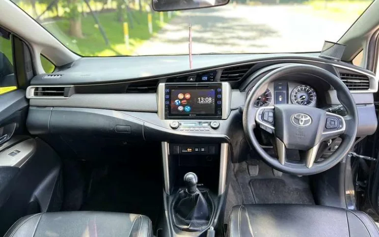 Toyota Innova V M/T BENSIN full